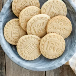 Emporte Pièce - Découpoir Pâtisserie*NORDIC WARE Tampons à Biscuits et Cookies Ronds Greetings (x3)